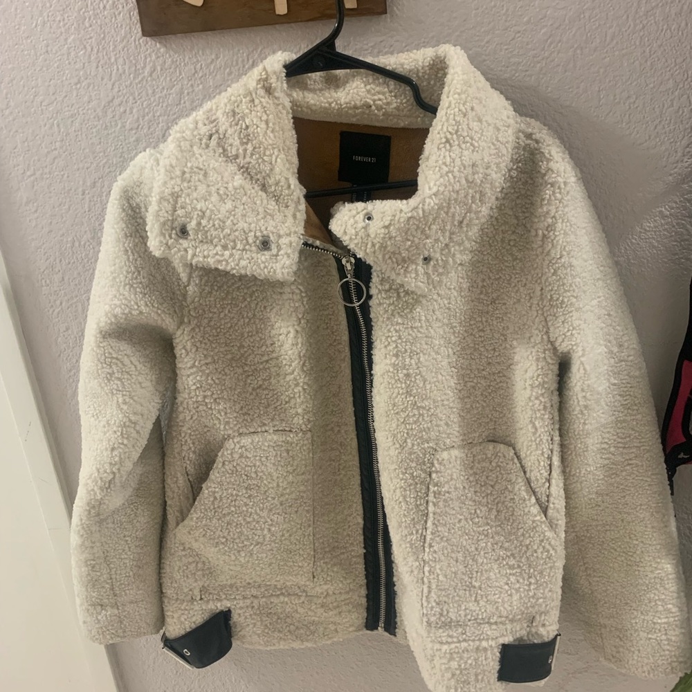 Cream Sherpa jacket with zipper and buckle detail